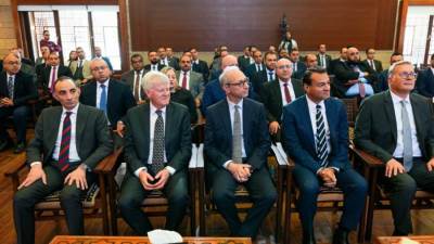 وزير البترول والثروة المعدنية يشهد تخرج أول دفعة من دبلومة سلامة العمليات بقطاع البترول بالجامعة الأمريكية