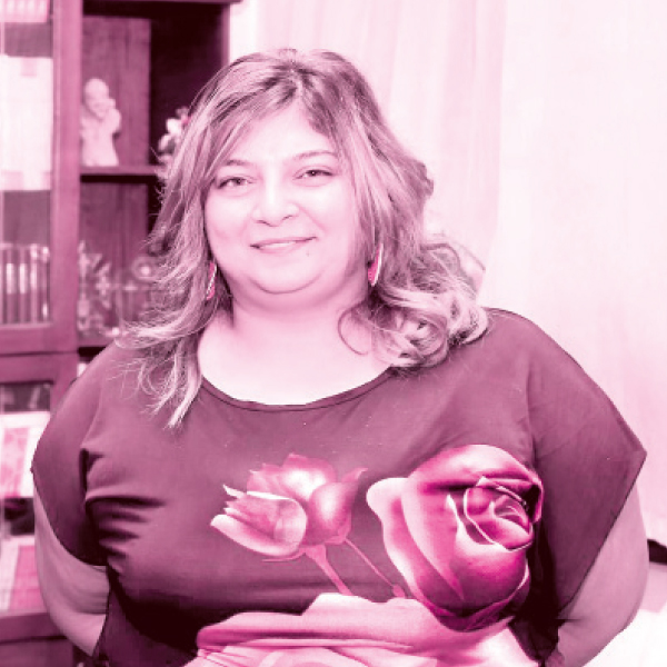 حينما تتحول الأم من «مدرسة» إلى «أذى»..